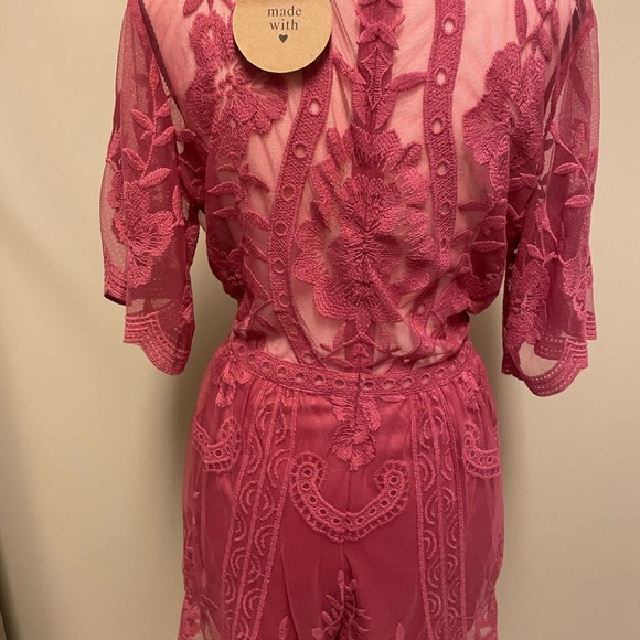 COPY - NWT Lined Lace Short Romper - Picture 6 of 7